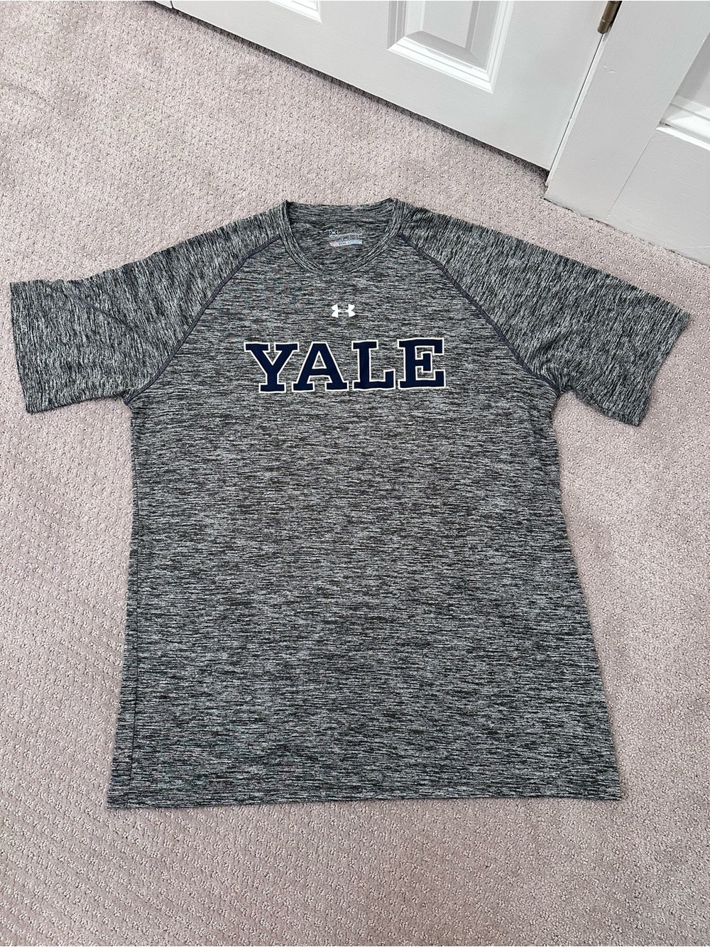 Under Armour Yale University Men’s HeatGear Performance Shirt Gray NCAA, Large